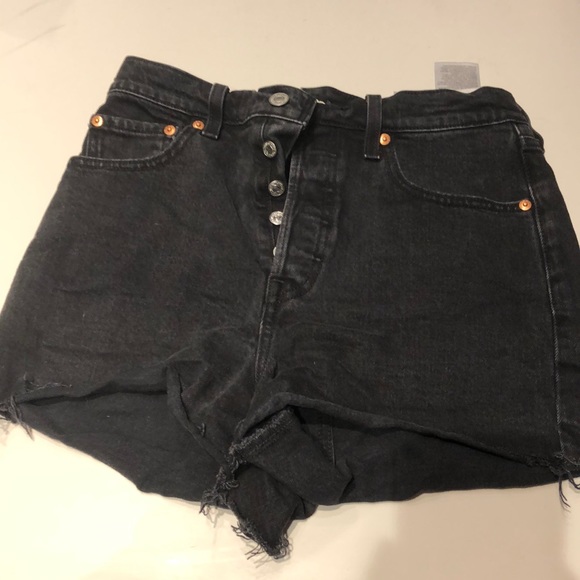 Levi Shorts - Picture 1 of 3